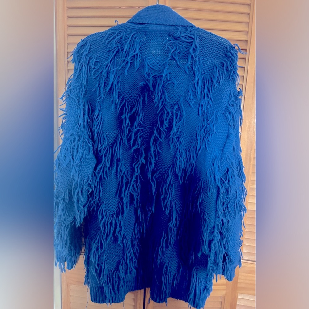 Blue shag vintage sweater in great condition